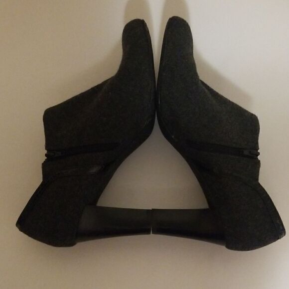 Liz Claiborne Classic Jillian Bootie, 9M, NWOT - Picture 5 of 6